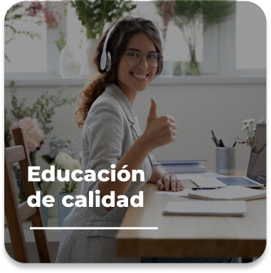 Estudiante con audífonos y pulgar arriba frente a su laptop, con el texto Educación de calidad, para estudiar en línea